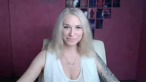 Snapshot of moonsusanna chatting on July 3, 2026, 11:27 am Susanna online show from July 3, 2026, 11:27 am