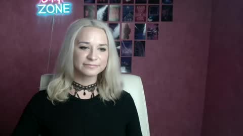 Snapshot of moonsusanna chatting on July 7, 2026, 7:23 am Susanna online show from July 7, 2026, 7:23 am