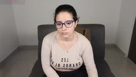 Snapshot of moonwoman_ chatting on October 12, 2025, 2:43 am Moon Woman online show from October 12, 2025, 2:43 am