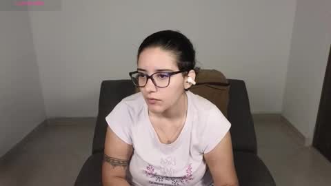 Snapshot of moonwoman_ chatting on October 20, 2025, 3:18 am Moon Woman online show from October 20, 2025, 3:18 am