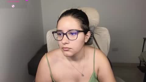 Snapshot of moonwoman_ chatting on November 5, 2025, 6:13 am Moon Woman online show from November 5, 2025, 6:13 am