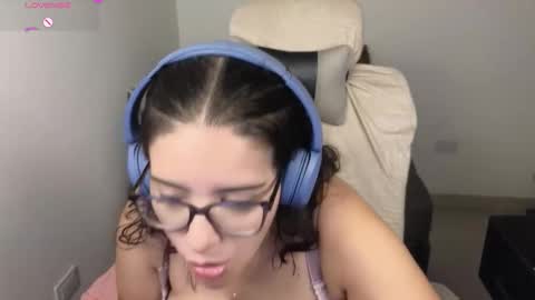 Snapshot of moonwoman_ chatting on November 7, 2025, 1:05 am Moon Woman online show from November 7, 2025, 1:05 am