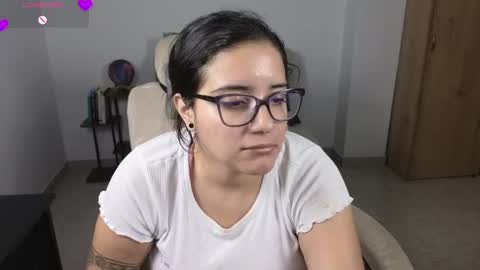 Snapshot of moonwoman_ chatting on July 7, 2026, 2:14 am Moon Woman online show from July 7, 2026, 2:14 am