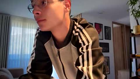   online show from October 5, 2025, 8:18 pm