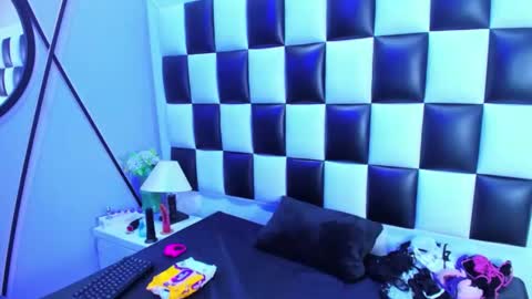 morganasmit_ online show from December 19, 2025, 2:13 pm