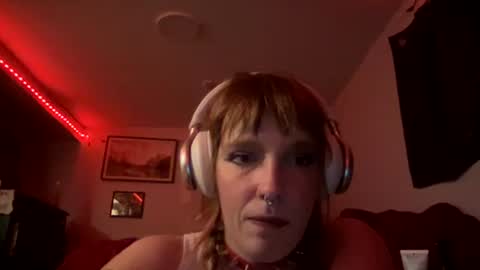 morrigan_danu online show from October 19, 2025, 6:14 am