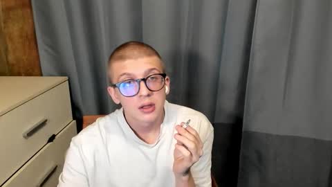 Snapshot of mortywithlove chatting on December 18, 2025, 4:18 am Morty online show from December 18, 2025, 4:18 am