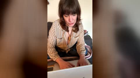 Snapshot of mossy_mommy chatting on April 21, 2026, 12:44 pm Mossy Mommy online show from April 21, 2026, 12:44 pm