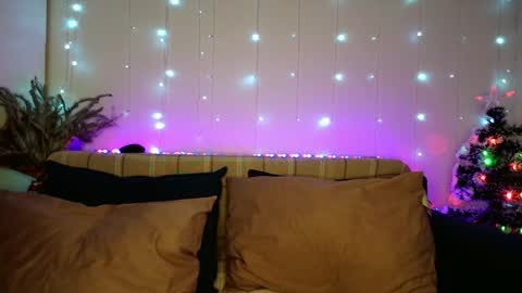 Snapshot of moto_ponchik chatting on December 24, 2024, 12:00 pm Kris online show from December 24, 2024, 12:00 pm