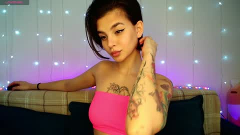 Snapshot of moto_ponchik chatting on February 3, 2025, 11:42 am Kris online show from February 3, 2025, 11:42 am