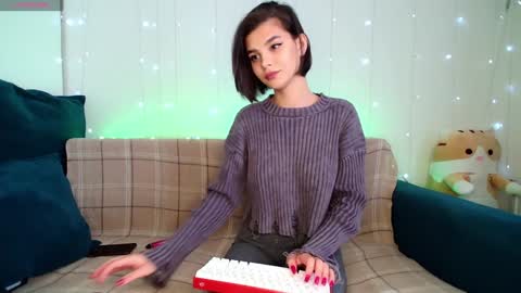 Snapshot of moto_ponchik chatting on February 6, 2025, 10:37 am Kris online show from February 6, 2025, 10:37 am