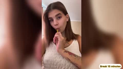 Snapshot of moto_ponchik chatting on September 26, 2025, 7:01 am Kris online show from September 26, 2025, 7:01 am