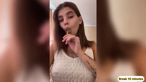 Snapshot of moto_ponchik chatting on October 29, 2025, 7:21 am Kris online show from October 29, 2025, 7:21 am