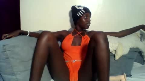 moun_chrie online show from November 28, 2025, 4:04 am