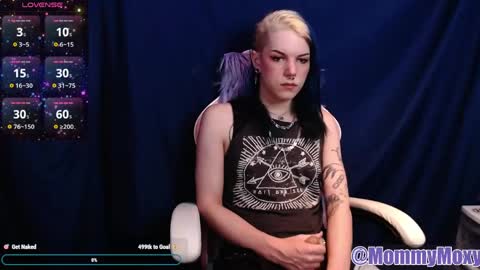 Snapshot of moxynverve chatting on May 1, 2026, 7:18 pm Moxy online show from May 1, 2026, 7:18 pm
