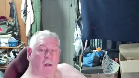 mr_canoe_licker_69 online show from February 25, 2025, 7:03 pm