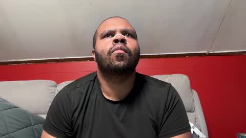 Snapshot of mr_irvin chatting on March 18, 2026, 11:30 pm mr_irvin online show from March 18, 2026, 11:30 pm