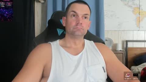 Snapshot of mr_mac69 chatting on October 14, 2025, 8:42 pm Cam online show from October 14, 2025, 8:42 pm