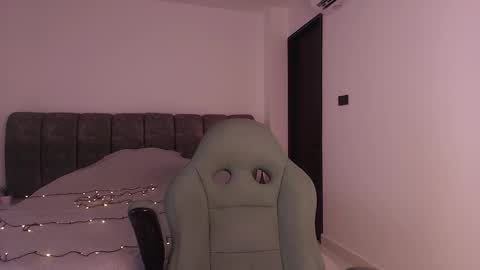 MIKEE online show from November 5, 2025, 3:06 am