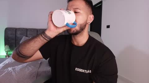 MIKEE online show from November 8, 2025, 3:18 am