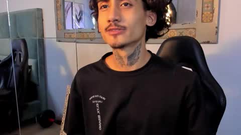 Snapshot of mr_strike chatting on October 31, 2025, 3:07 am MR online show from October 31, 2025, 3:07 am