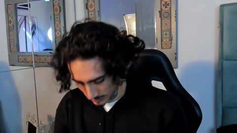 Snapshot of mr_strike chatting on November 3, 2025, 2:46 am MR online show from November 3, 2025, 2:46 am