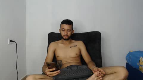 mr_wlopez013 online show from September 10, 2025, 5:07 am