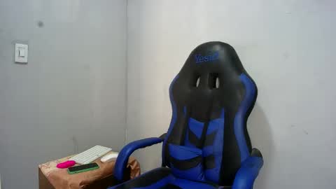 mrandms01 online show from April 9, 2026, 3:28 pm