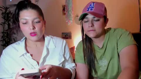 Snapshot of mrbuu_ chatting on December 6, 2024, 5:20 am Laura online show from December 6, 2024, 5:20 am