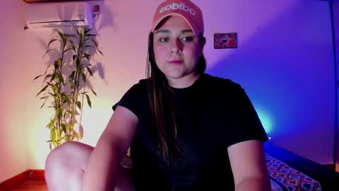 Snapshot of mrbuu_ chatting on December 19, 2024, 6:34 am Laura online show from December 19, 2024, 6:34 am