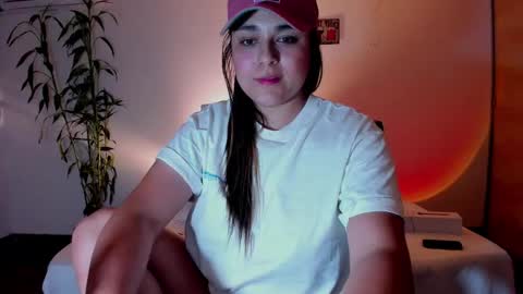 Snapshot of mrbuu_ chatting on January 10, 2025, 11:00 am Laura online show from January 10, 2025, 11:00 am