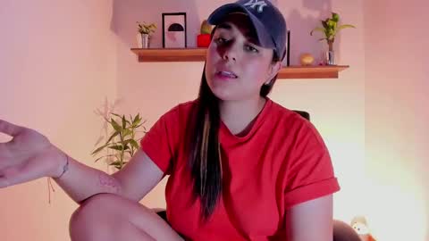 Snapshot of mrbuu_ chatting on January 21, 2025, 8:41 am Laura online show from January 21, 2025, 8:41 am