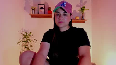 Snapshot of mrbuu_ chatting on January 23, 2025, 5:02 am Laura online show from January 23, 2025, 5:02 am