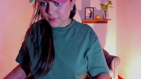 Snapshot of mrbuu_ chatting on January 24, 2025, 7:19 am Laura online show from January 24, 2025, 7:19 am