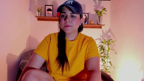 Snapshot of mrbuu_ chatting on January 29, 2025, 6:43 am Laura online show from January 29, 2025, 6:43 am