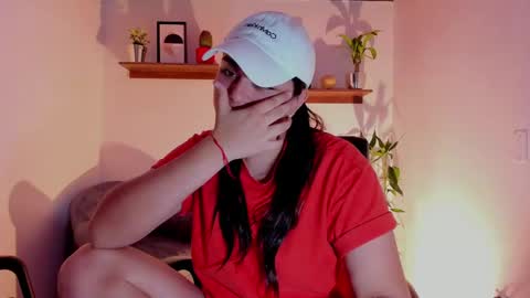 Snapshot of mrbuu_ chatting on February 13, 2025, 7:03 am Laura online show from February 13, 2025, 7:03 am