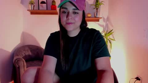 Snapshot of mrbuu_ chatting on February 21, 2025, 2:50 am Laura online show from February 21, 2025, 2:50 am