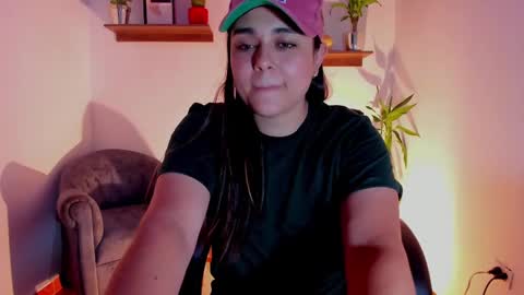 Snapshot of mrbuu_ chatting on February 21, 2025, 5:56 am Laura online show from February 21, 2025, 5:56 am