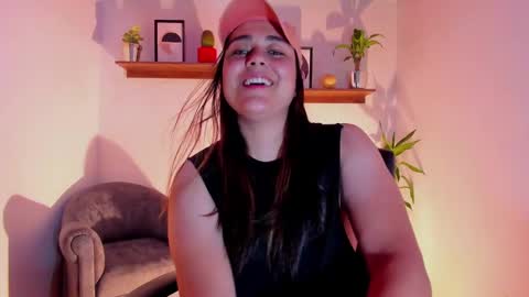 Snapshot of mrbuu_ chatting on February 22, 2025, 6:17 am Laura online show from February 22, 2025, 6:17 am