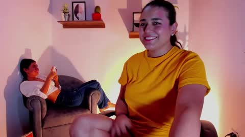 Snapshot of mrbuu_ chatting on March 6, 2025, 1:05 am Laura online show from March 6, 2025, 1:05 am