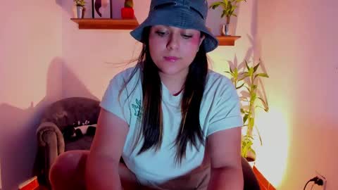 Snapshot of mrbuu_ chatting on March 7, 2025, 5:08 am Laura online show from March 7, 2025, 5:08 am