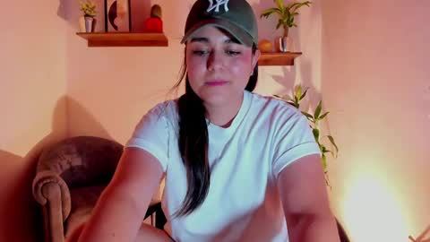 Snapshot of mrbuu_ chatting on March 11, 2025, 3:48 am Laura online show from March 11, 2025, 3:48 am