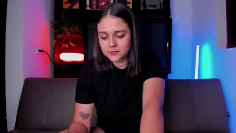 Snapshot of mrbuu_ chatting on September 16, 2025, 2:23 am Laura online show from September 16, 2025, 2:23 am