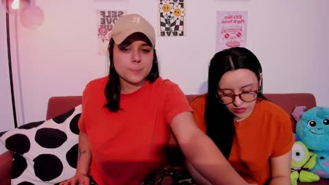 Snapshot of mrbuu_ chatting on May 15, 2026, 2:07 am Laura online show from May 15, 2026, 2:07 am