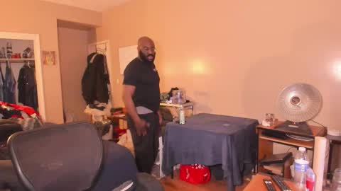 Snapshot of mrchuckdailyxxx chatting on February 20, 2026, 10:05 am Chuck Daily online show from February 20, 2026, 10:05 am