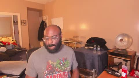 Snapshot of mrchuckdailyxxx chatting on April 16, 2026, 3:18 am Chuck Daily online show from April 16, 2026, 3:18 am