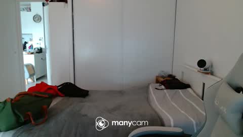 mrdr000 online show from May 3, 2026, 3:18 pm