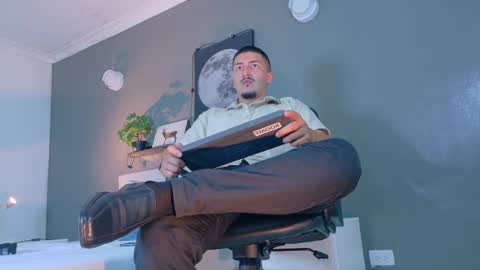 Mr Fox online show from November 21, 2025, 7:56 pm