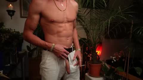 Snapshot of mrlong23cm chatting on September 14, 2025, 10:42 pm Mr Long online show from September 14, 2025, 10:42 pm