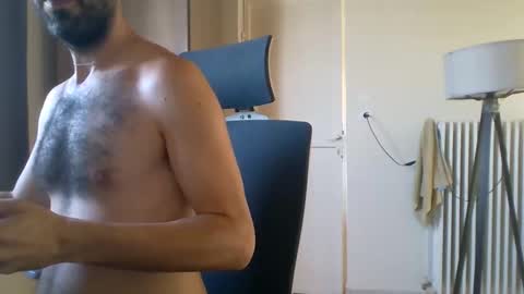 Snapshot of mrralph__90 chatting on May 31, 2026, 2:02 pm Mrralph online show from May 31, 2026, 2:02 pm
